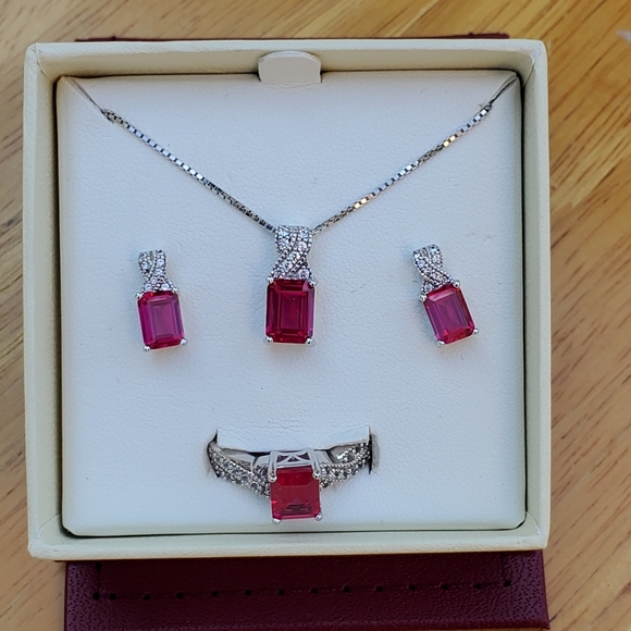 Helzberg Diamonds Jewelry - 🎄Accepting offers 🎄